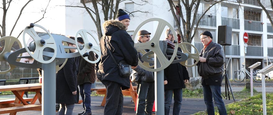 A l'image du "Volant double", cinq agrès sportifs ont été installés.