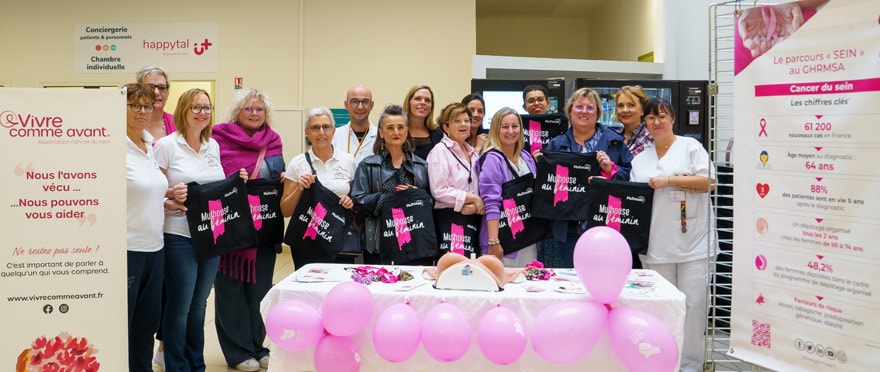 Photo de famille lors de la remise des tote-bags par la Ville de Mulhouse.