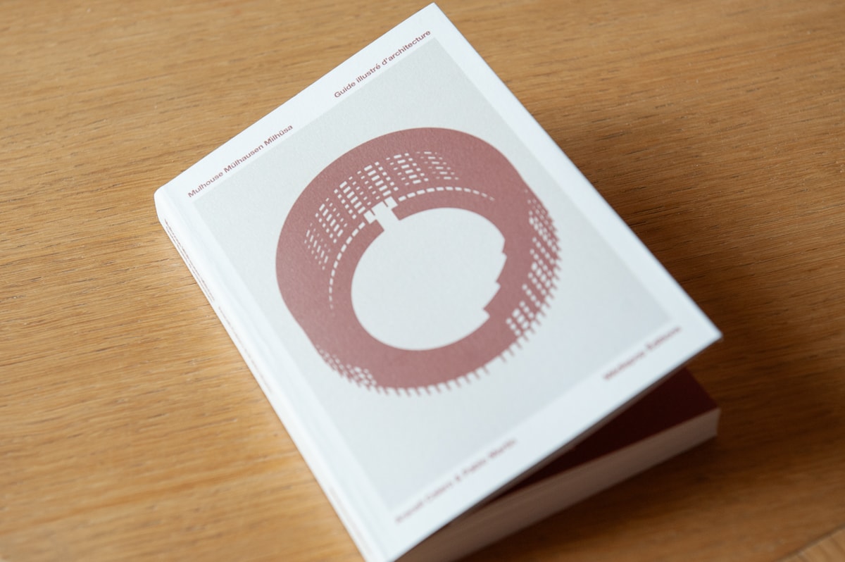 Le bâtiment annulaire a été choisi par les architectes espagnols Araceli Calero et Pablo Martín comme couverture de leur guide illustré Mulhouse, Mülhausen, Milhüsa, sorti en octobre (éditions Médiapop).