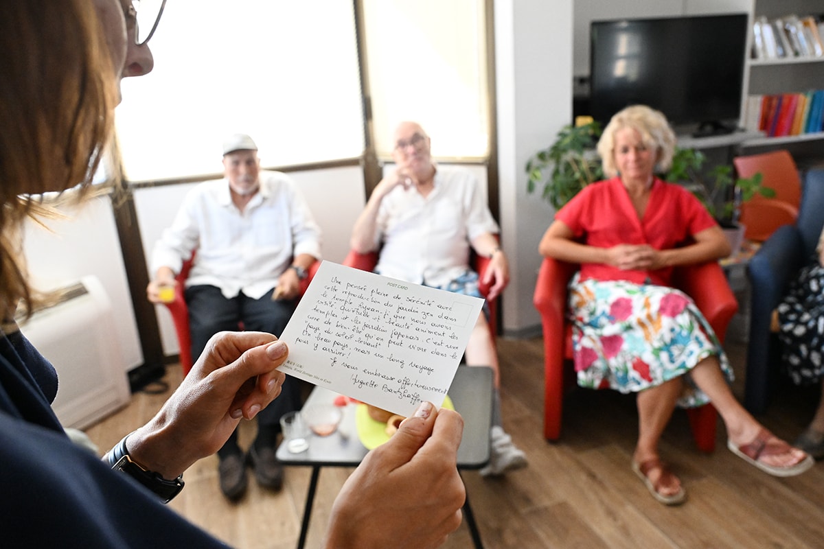 Seniors : des cartes postales pour sortir de l’isolement