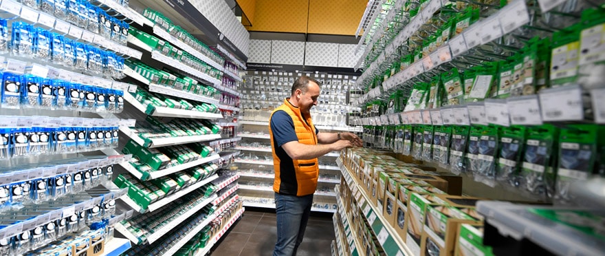 Sur 800 m², le magasin propose 12 000 références.