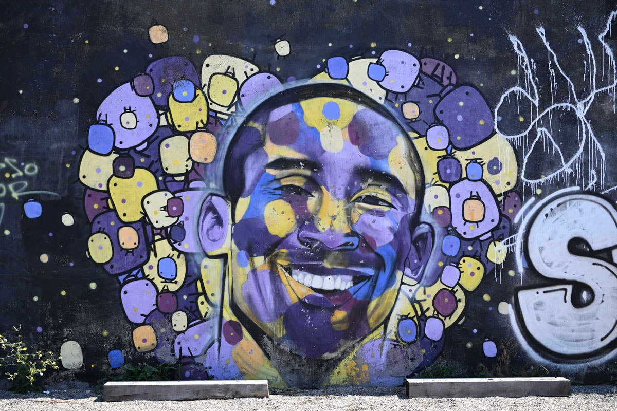 Fan de Kobe Bryant, Poti l'a immortalisé, quelques jours après sa disparition, sur un mur du quai d'Oran. Une œuvre qui a été saluée jusqu'aux Etats-Unis.