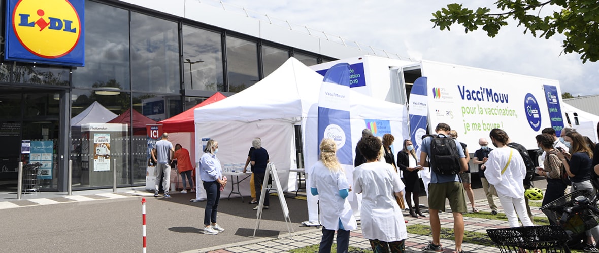 Covid-19 : un centre de vaccination mobile, au plus près des habitants