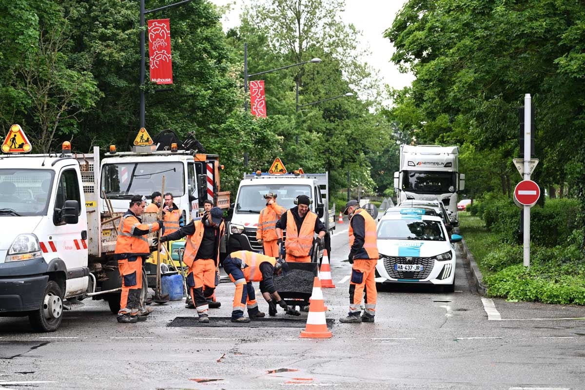 Trous et nids de poule : la Ville de Mulhouse mobilisée pour réparer les chaussées abîmées 