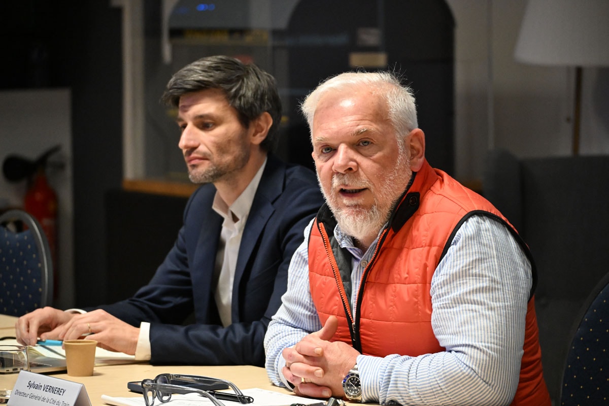 Aux manettes de ce spectacle : Sylvain Vernerey, directeur de la Cité du train (au premier plan), et le metteur en scène Julien Clugéry. 