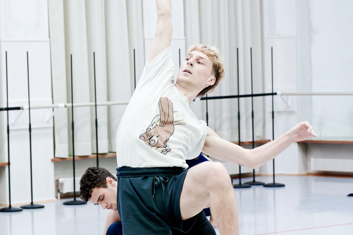 Le danseur et chorégraphe Pierre-Émile Lemieux-Venne dévoile son univers coloré et charismatique au Conservatoire.