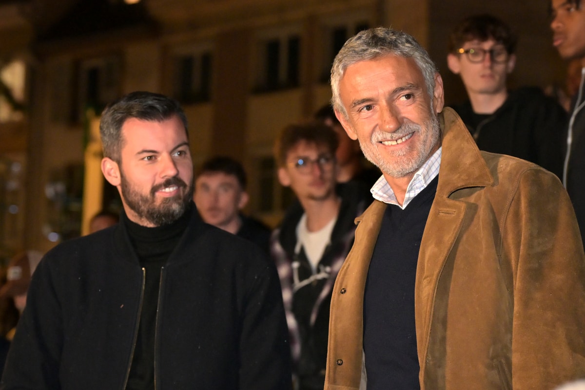 Le PDG de Bugatti Automobiles, Mate Rimac (à gauche) et le collectionneur suisse Fritz Burkard étaient présents ce lundi 26 octobre sur la place de la Réunion. 