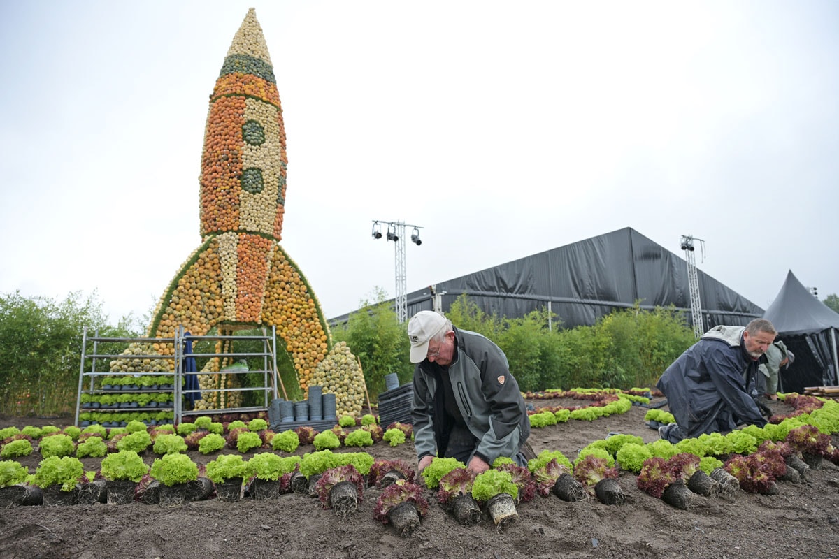 Reprenant une structure de la Fête du citron de Menton, cette fusée a été habillée de fruits et légumes par l'Interprofession des fruits et légumes d'Alsace. 