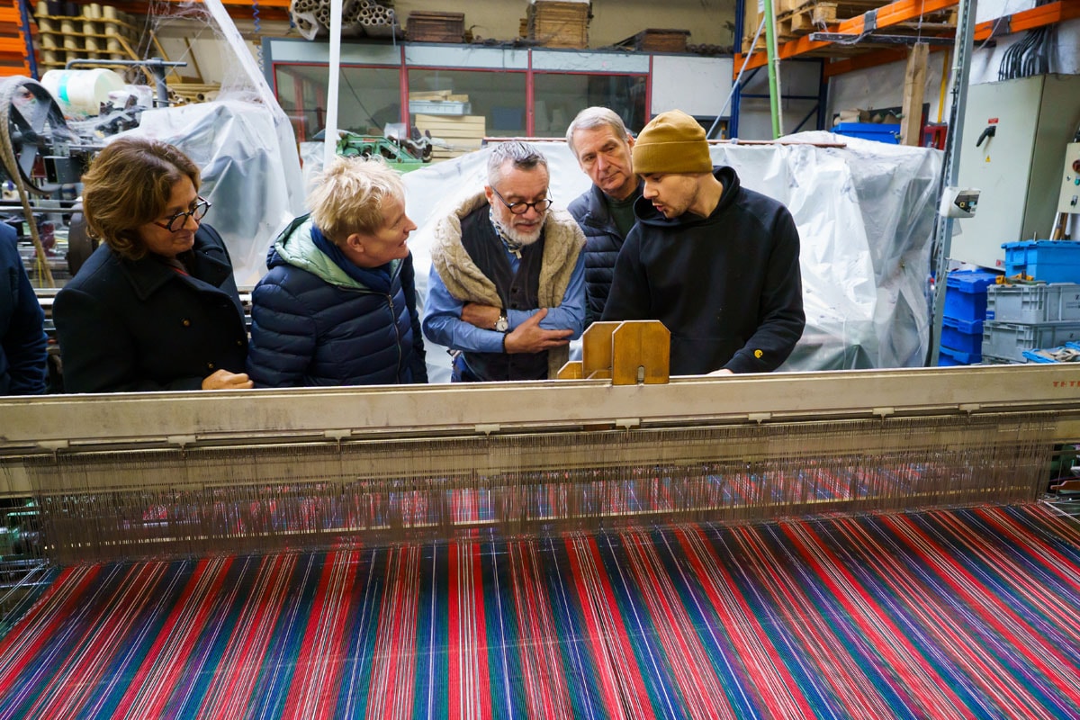 C'est Cédric Plumey (à droite), de la manufacture artisanale Métis, basée à Étupes, qui s'est occupé du tissage du tartan.