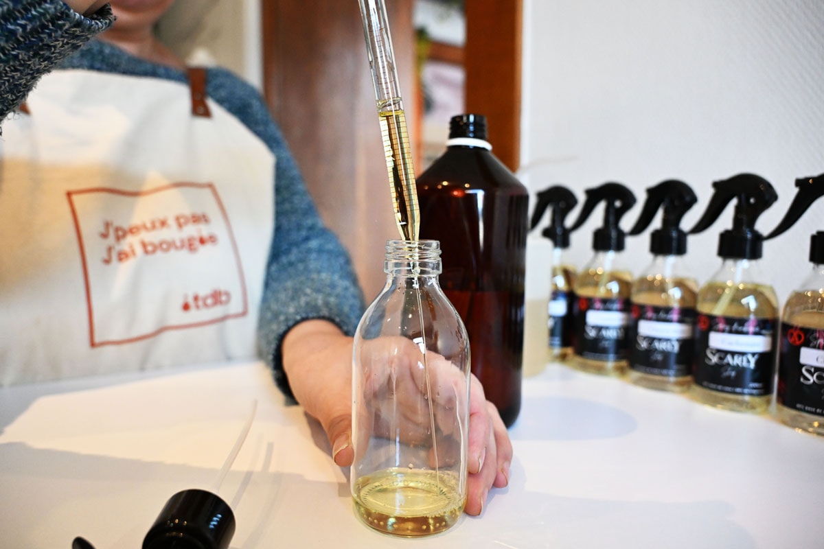 En plus des bougies, Scarly Shop propose différents produits, comme des sprays d'ambiance.