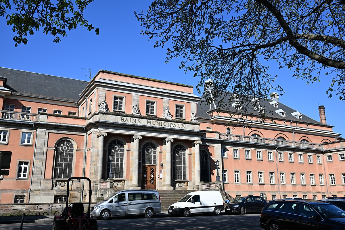 Les bains municipaux accueilleront un spectacle immersif en juin prochain.