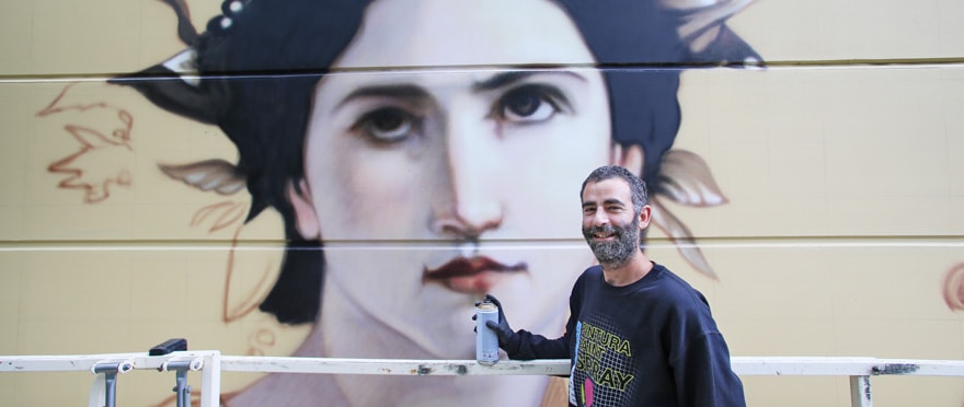 Andrea Ravo Mattoni donne vie à son œuvre à ciel ouvert, avenue Schuman.