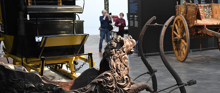 De nombreux objets historiques, précédant l'automobile dans l'histoire, sont présentés.