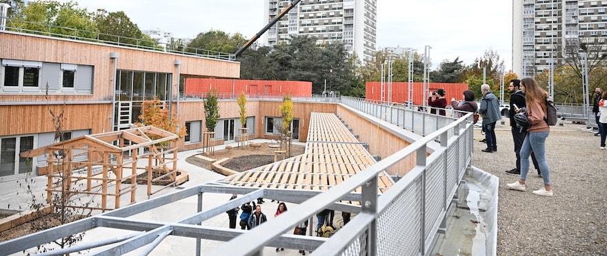 La cour de l'école élémentaire sera située sur le toit de l'école.