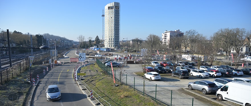 D'ici mi-mars, la Voie Sud longera la voie ferrée (à g. sur la photo), plutôt que le canal.