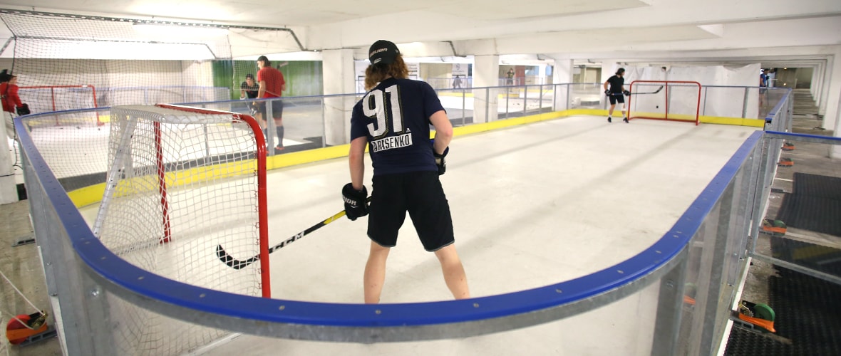 Hockey : des entraînements bien réels sur une glace synthétique