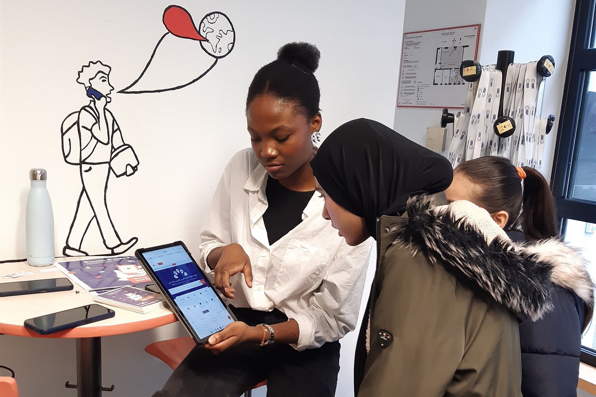 Plus de 33 500 lieux et 100 000 services sont référencés en France.
