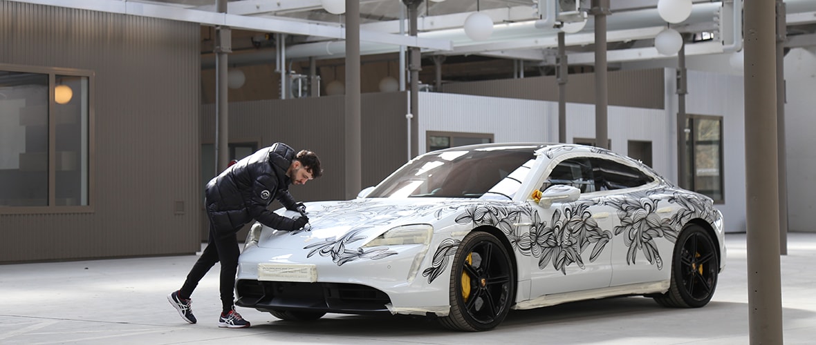 Street-art : après les murs, la Porsche !
