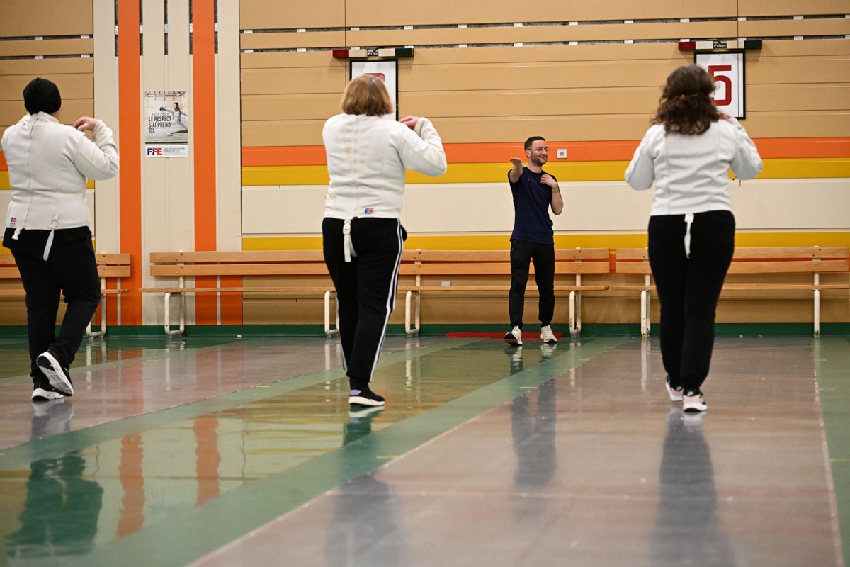 Aux manettes, Thomas Brandelik, maître d'armes et enseignant en Activité physique adaptée (APA).