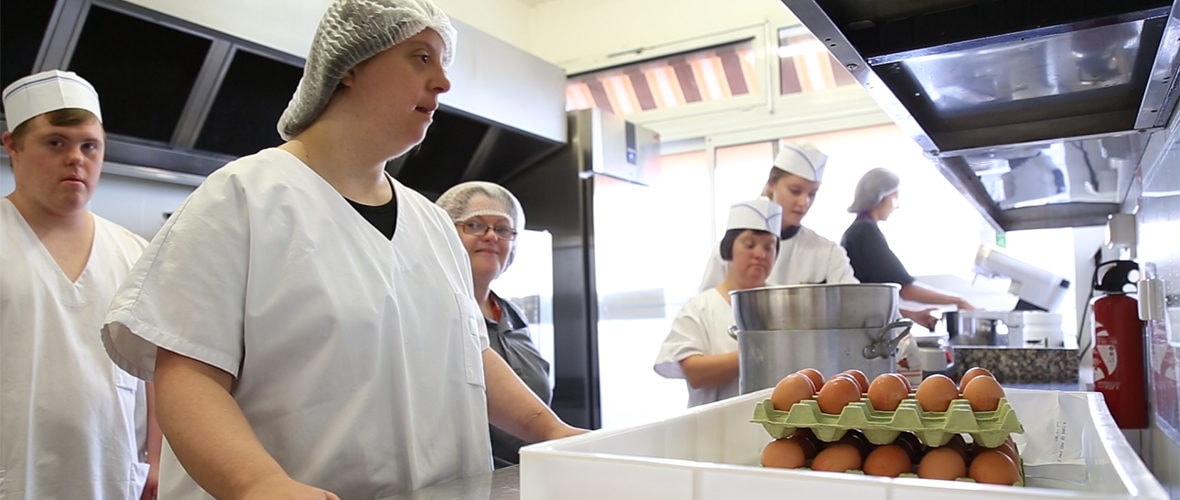 [VIDEO] Trisomie 21 : dans les cuisines du restaurant "Un petit truc en plus"