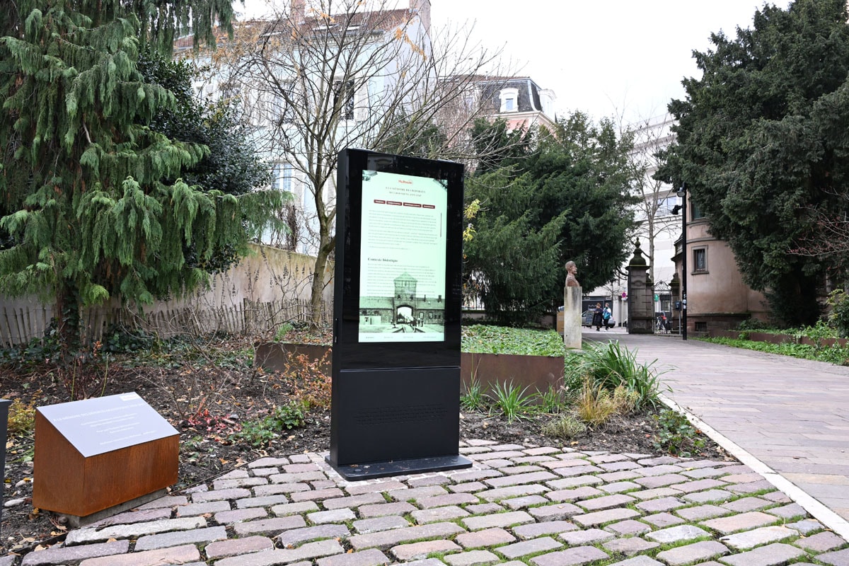 Le mémorial numérique est installé au cœur du square Steinbach.