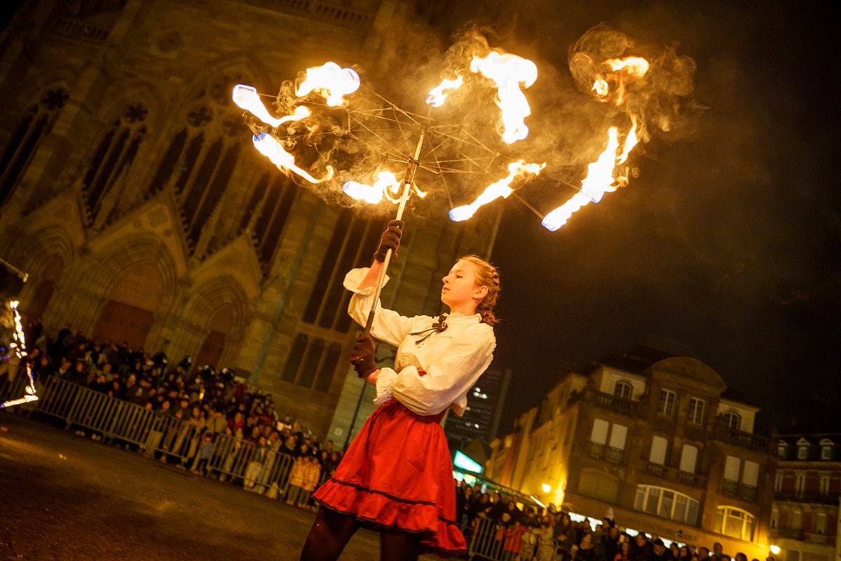 Déjà présente en 2023, la compagnie Wulkan présentera un nouveau spectacle de feu, vendredi 7 mars, à 19h30, au square de la Bourse.