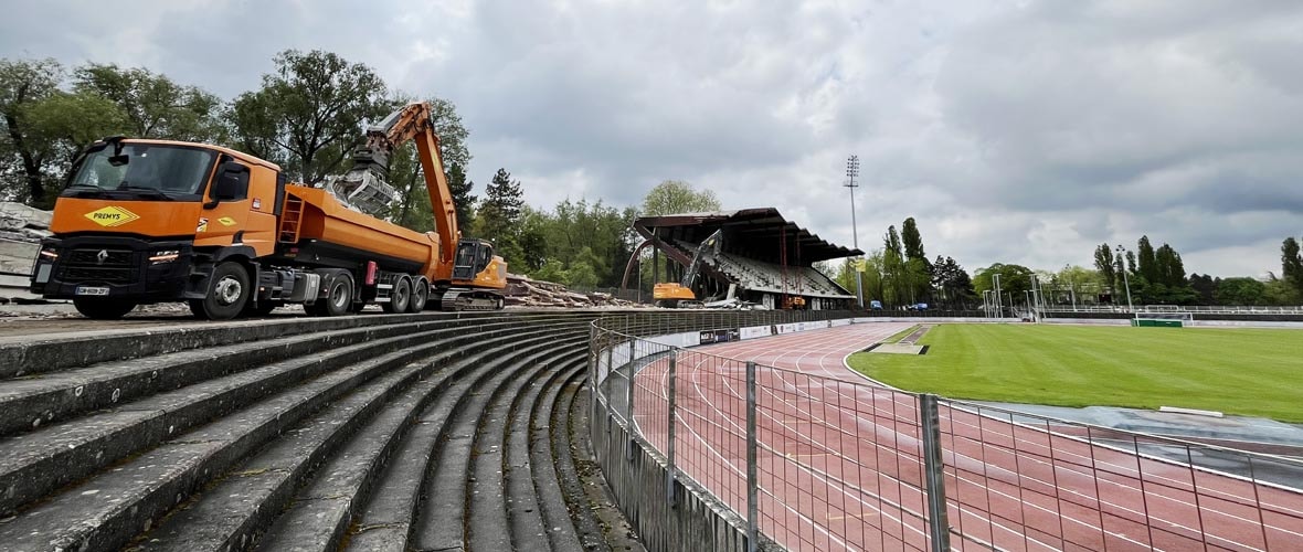 Stade de l’Ill : 50% de la tribune Johansen déjà démolie