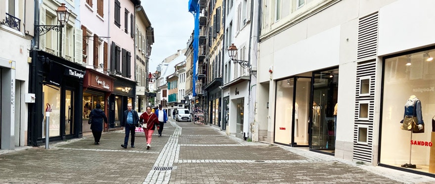 Pas moins de trois ouvertures, rue des Boulangers.