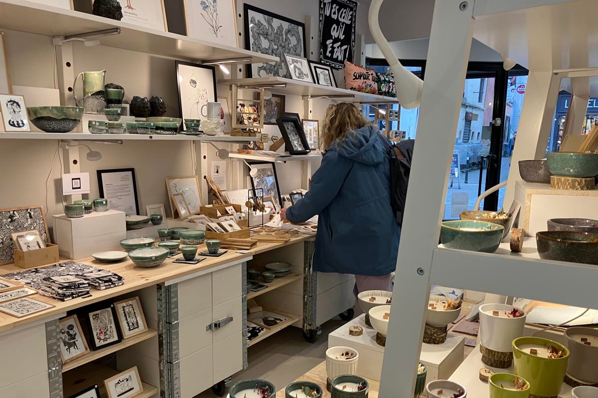 L'Artichaut présente les créations d'une vingtaine d'artistes locaux.