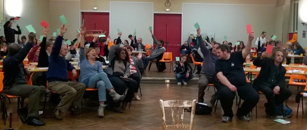 Théâtre législatif, s'interroger et avancer sur des problématiques sociales