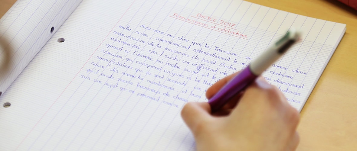 Faire une dictée pour soutenir l’alphabétisation