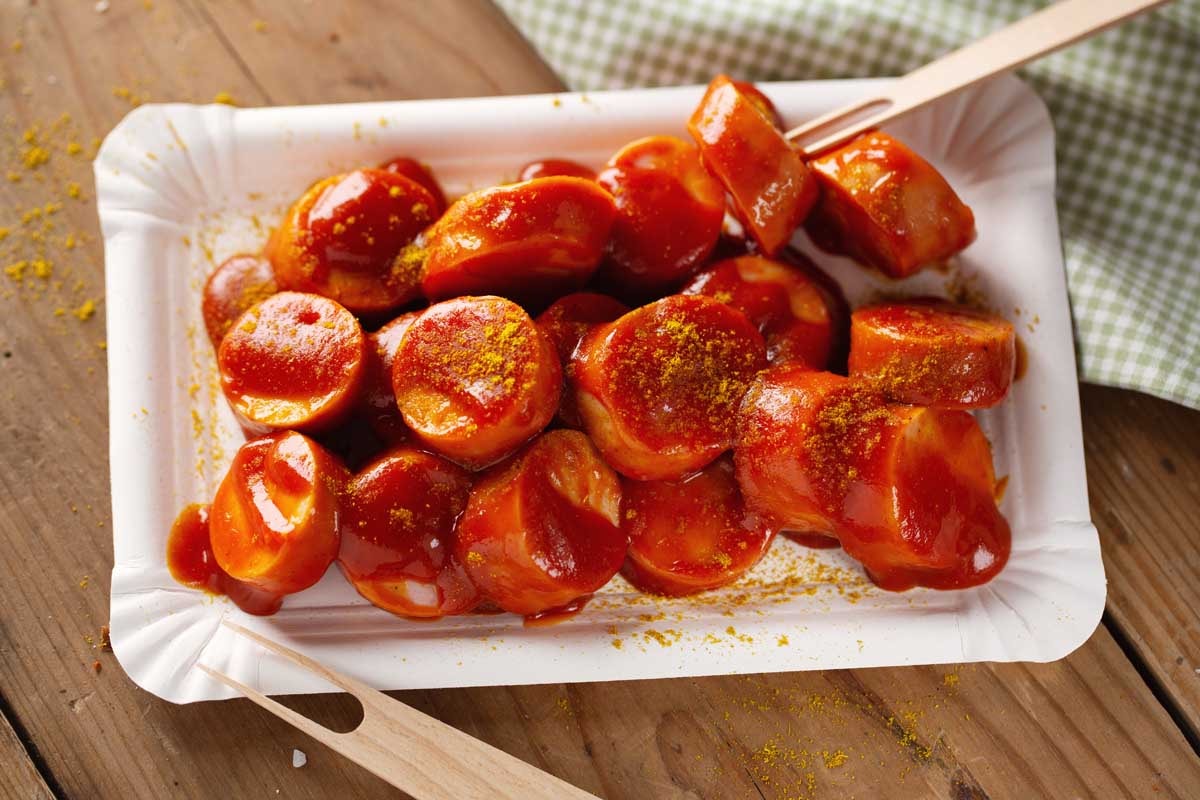 Grande première : la currywurst s'invite au Marché de Noël de Mulhouse. 