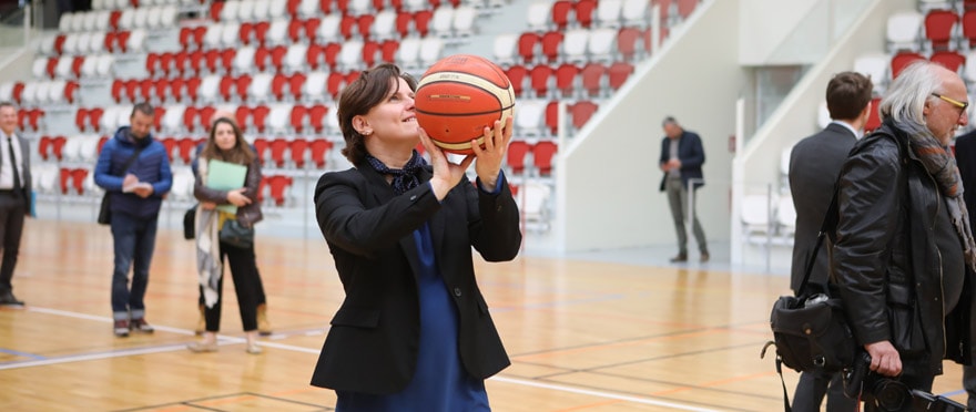 La ministre des sports s'est rendue au gymnase de la Doller à Bourtzwiller.