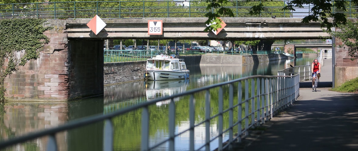 Balade en bateau sur le canal