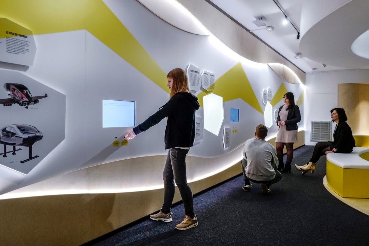 Visite-découverte du nouvel espace \"Un avenir électrique\" et du parcours modernisé