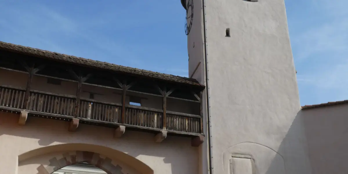 Histoire de muraille, d'eau et de tours