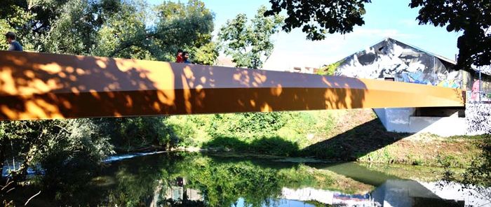 La nouvelle passerelle longue de 45 mètres et large de 4 mètres.