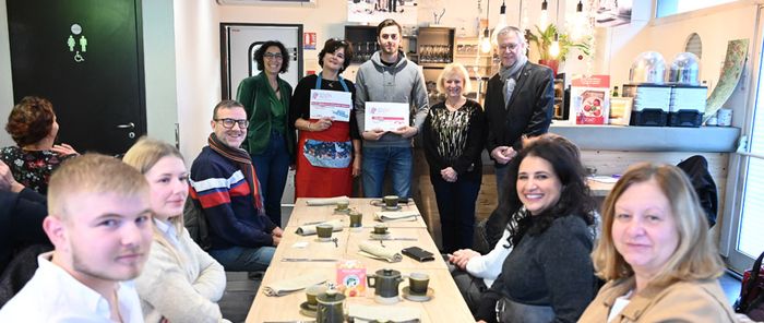 Cérémonie officielle de remise des prix avec, au centre, Anne-Sophie Durand et Téo Valero.