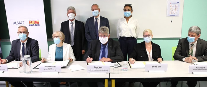 La signature de la convention de partenariat porte notamment sur la mise en place du transport des élèves du collège Kennedy.
