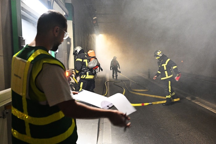 Vingt pompiers étaient mobilisés, ce mercredi matin, lors de cet exercice décortiqué par les observateurs de la Ville. 