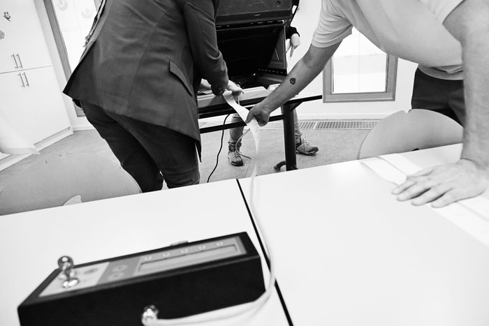 Impression des résultats, bureau par bureau.