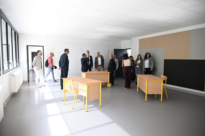 Au groupe scolaire Haut-Poirier, visite des nouveaux locaux du P.A.S. : le Pôle d'Appui à la Scolarité, dispositif d'accompagnement pour les élèves ayant des besoins éducatifs particuliers.