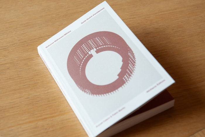 Comptant 200 pages, l'ouvrage présente 50 bâtiments mulhousiens.
