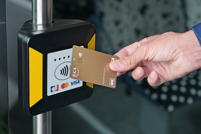 Il est désormais possible de payer son titre de transport dans les bus et les tram, par carte bancaire, sans contact.