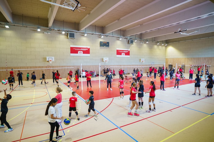Plusieurs équipes du Volley Mulhouse Alsace, dont l'équipe 2 Élite, s'entraînent et disputent leurs matchs au gymnase Montaigne.