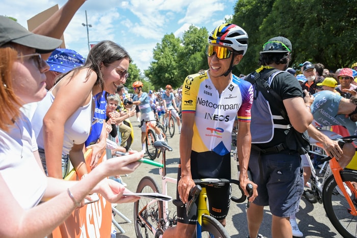 Egan Bernal (Netcompany Ineos), champion de Colombie et vainqueur du Tour en 2019, a pris le temps d'échanger avec le public mulhousien.