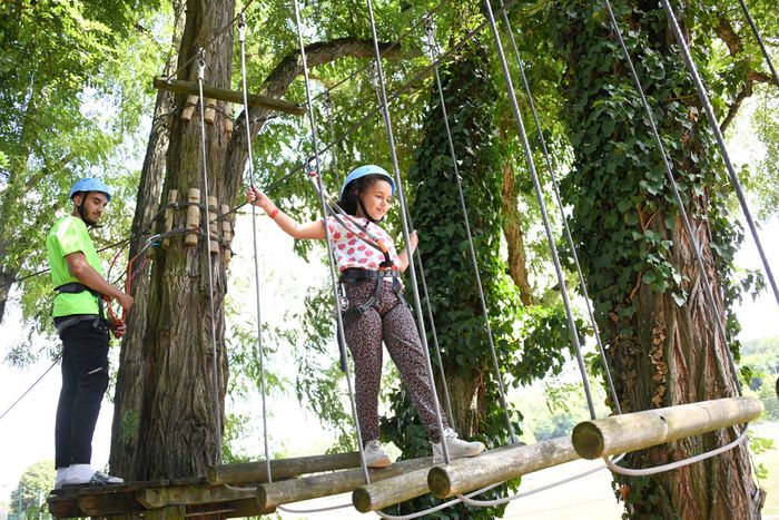 Accrobranche, sports, ateliers artistes et manuels, jeux, visites et sorties... Passeport Aventures offre une multitude d'activités à la carte.