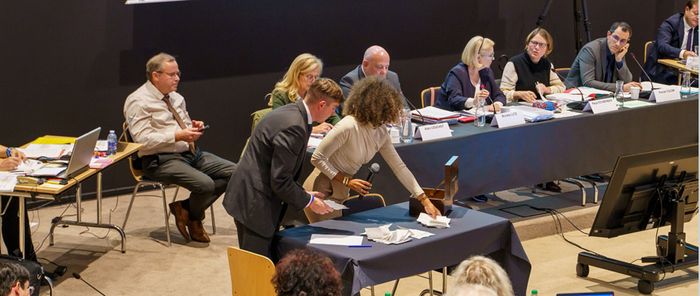 Les votes se sont déroulés à bulletin secret.
