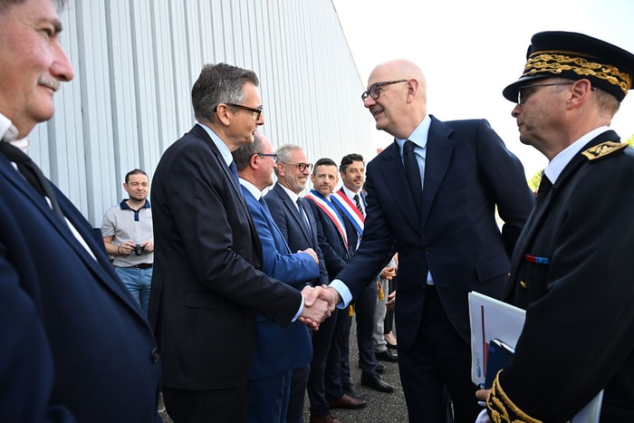 Le Maire de Mulhouse Frédéric Marquet, lors de l'arrivée du ministre de l'Economie. 