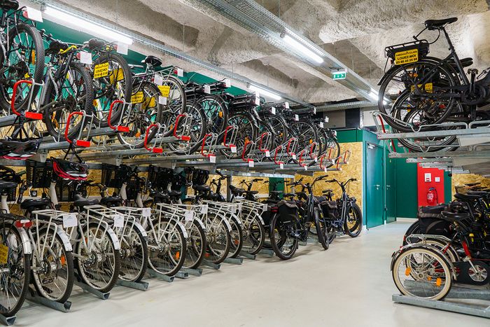 À la Cité du vélo, Médiacycles propose notamment des services de location et de gardiennage de vélos.